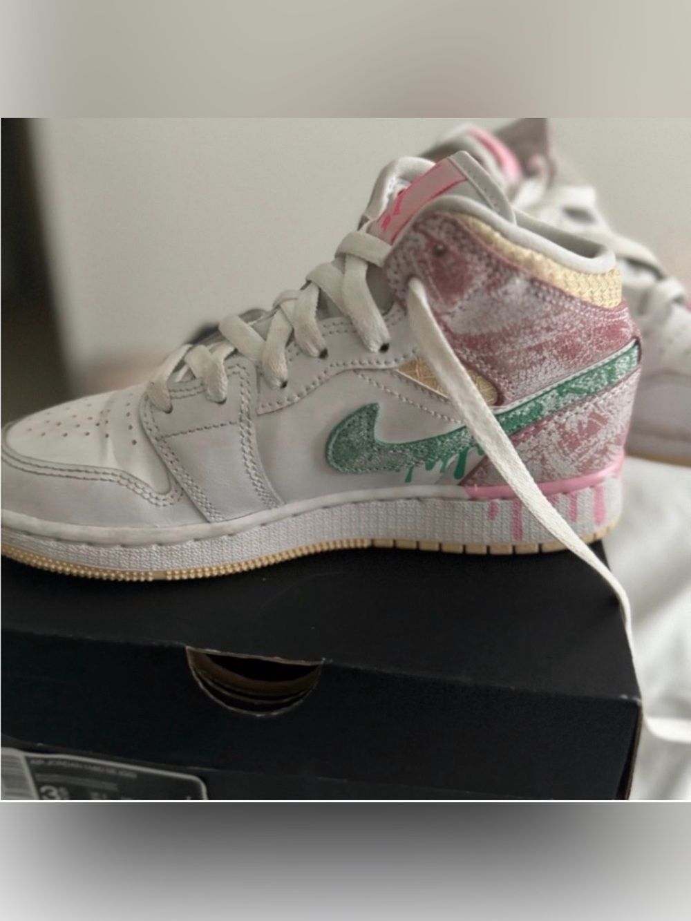 Air Jordan 1 Mid SE GS 3.5Y White Green Glow Arctic Punch
